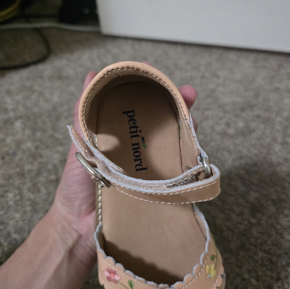 Petit Nord Flower Embroidered Cross-over Scratch Sandals - Uniqua Collection - Picture 6 of 6